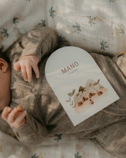 Jungle geboortekaartje met groen en ontwerp op maat