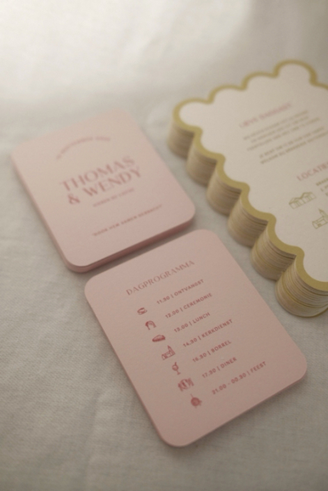 Trouwkaarten roze en groen, dagkaartje met planning